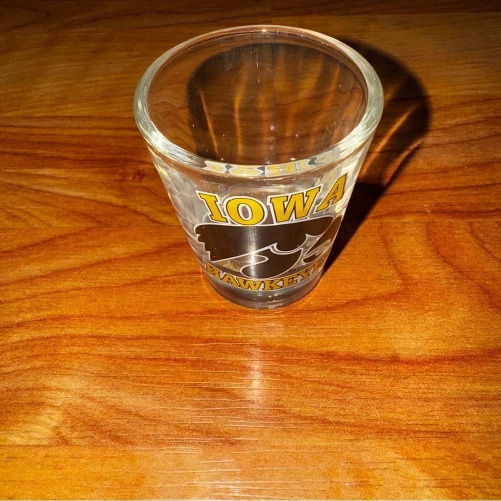 Vintage Iowa Hawkeyes 2 Ounce Round Shot Glass Graphic Print Barware Mancave - Picture 2 of 7